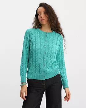 Классический кардиган вязки косами с застежкой на пуговицы