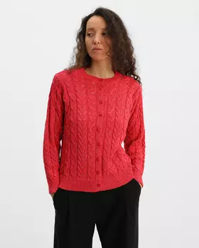 Классический кардиган вязки косами с застежкой на пуговицы