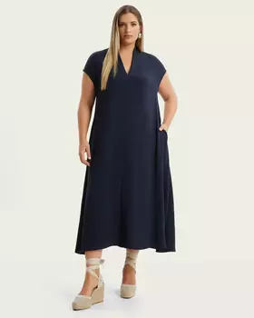 Платье из струящегося материала с боковыми прорезными карманами