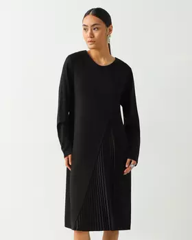 Черное платье из материалов разных фактур