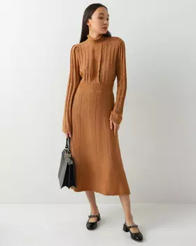 Приталенное трикотажное платье с юбкой A-силуэта