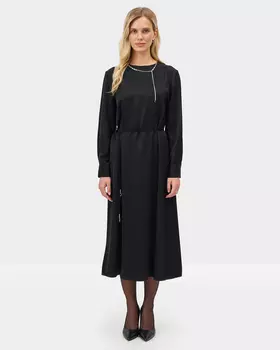 Платье с тонким поясом и съемной декоративной цепочкой