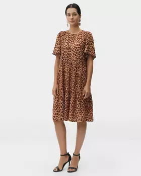 Платье с завышенной линией талии и двухъярусным расклешенным подолом