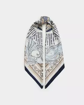 Платок с обработанным краем и шёлком в составе