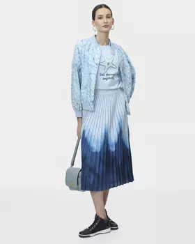 Плиссированная юбка с эффектным абстрактным принтом