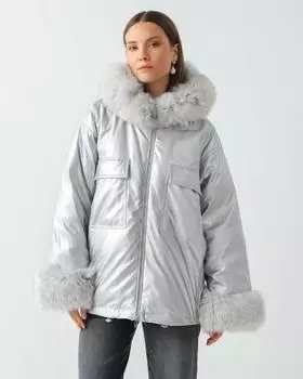 Пуховая парка c натуральным мехом енота и накладными карманами