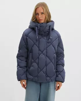 Пуховик с ромбовидной стежкой и регулируемой кулиской по низу