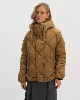 Пуховик с ромбовидной стежкой и регулируемой кулиской по низу