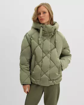 Пуховик с ромбовидной стежкой и регулируемой кулиской по низу