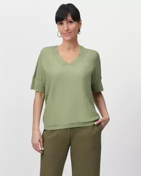 Пуловер прямого кроя с V-образным вырезом