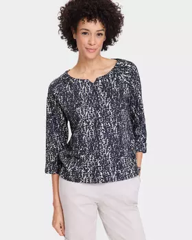 Пуловер с анималистическим жаккардовым узором