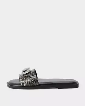 Сабо из натуральной кожи со змеиным принтом и декоративным элементом