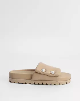 Кожаные сабо с декором в виде жемчужных пуговиц