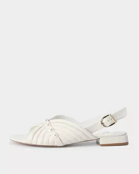 Сандалии из натуральной кожи с застежкой в пяточной области, декорированные жемчужинами