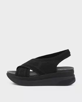 Сандалии с эластичной вставкой