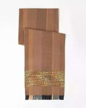 Шарф с бахромой по краям