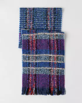 Утепленный шарф с шерстью в составе и бахромой по краям