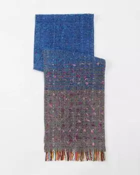 Утепленный шарф с шерстью в составе и бахромой по краям