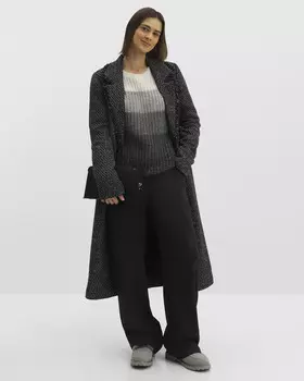 Широкие брюки свободного кроя с защипами