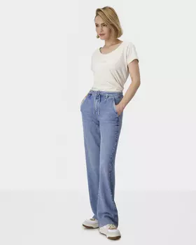 Широкие джинсы с поясом в тон