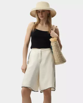 Широкие шорты с контрастными швами