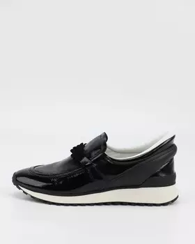 Слипоны из наплака со съемной стелькой Airmotion, с технологией Hands Free и декоративной перемычкой-цепью