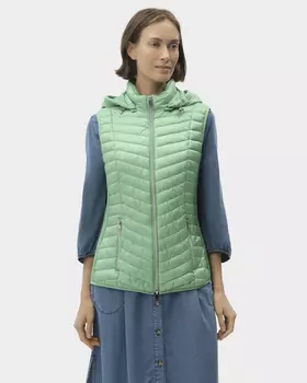 Стеганый приталенный жилет со стройнящим эффектом