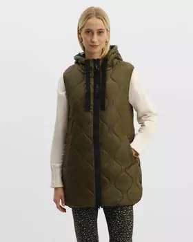 Стеганый утепленный жилет на кнопках по бокам, с застежкой-молнией и регулируемым капюшоном
