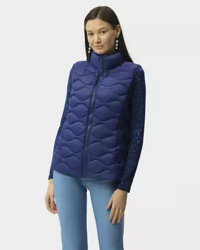 Стеганый жилет с воротником-стойкой и боковыми карманами