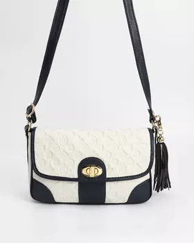 Сумка-конверт из натуральной кожи с тиснением лого и брелком - кистью