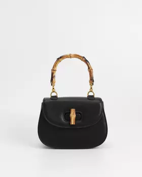 Сумка кроссбоди с поворотным замком и ручкой «под бамбук»