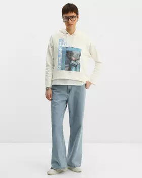 Худи со спущенным рукавом и принтом на полочке