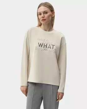 Толстовка с 3D-дизайном на полочке