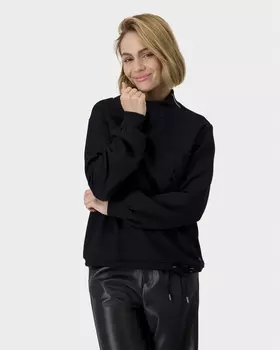 Толстовка с объемным лейблом на кармане и регулировкой с помощью кулиски по низу