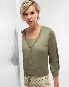 Трикотажный кардиган с перламутровыми пуговицами