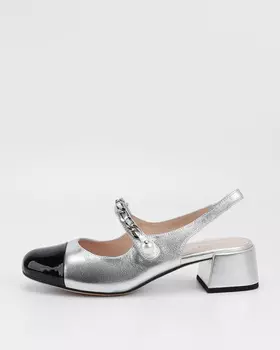 Туфли-слингбэки из натуральной кожи с лаковой носочной частью, с эластичными вставками, декорированные цепью и бусиной