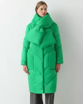 Удлиненный стеганый пуховик с накладными карманами и съемным воротником-шарфом