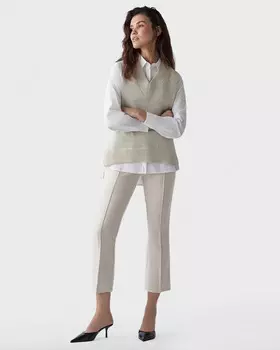 Укороченные брюки с декоративной отстрочкой по центру брючин