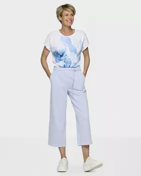 Укороченные брюки в тонкую вертикальную полоску