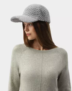 Утепленная бейсболка с фактурным узором