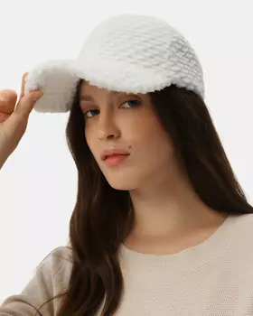 Утепленная бейсболка с фактурным узором