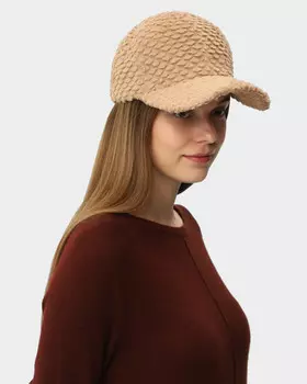 Утепленная бейсболка с фактурным узором