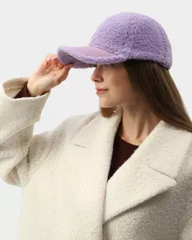 Утепленная бейсболка с тедди-эффектом