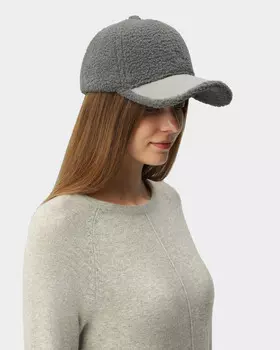 Утепленная бейсболка с тедди-эффектом