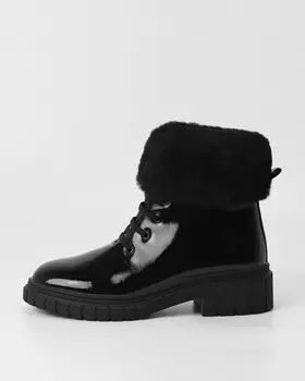 Утепленные ботинки из натуральной лаковой кожи с мехом и функциональным шнурком