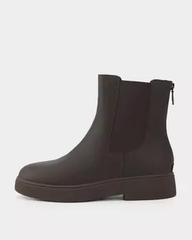 Утепленные ботинки на устойчивом каблуке и фактурной подошве