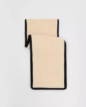 Утепленный шерстью палантин