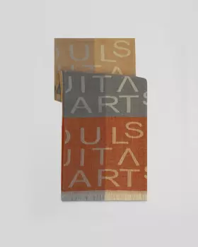 Утепленный шерстью палантин