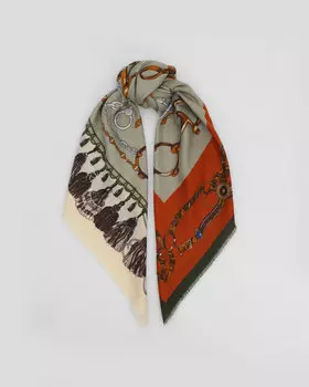 Утепленный шерстью палантин