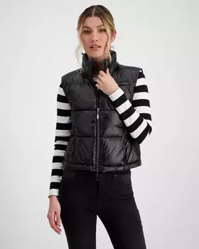 Утепленный стеганый жилет прямого кроя с боковыми карманами